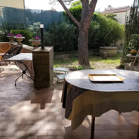 Villa Uzes בית נופש