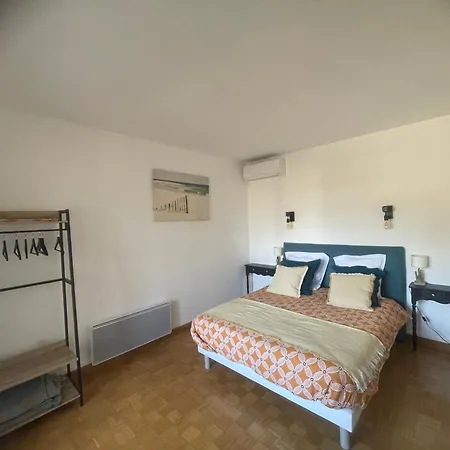 Villa Uzes בית נופש *