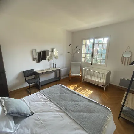 Villa Uzes בית נופש