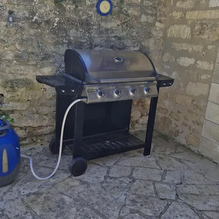 Villa Uzes בית נופש *